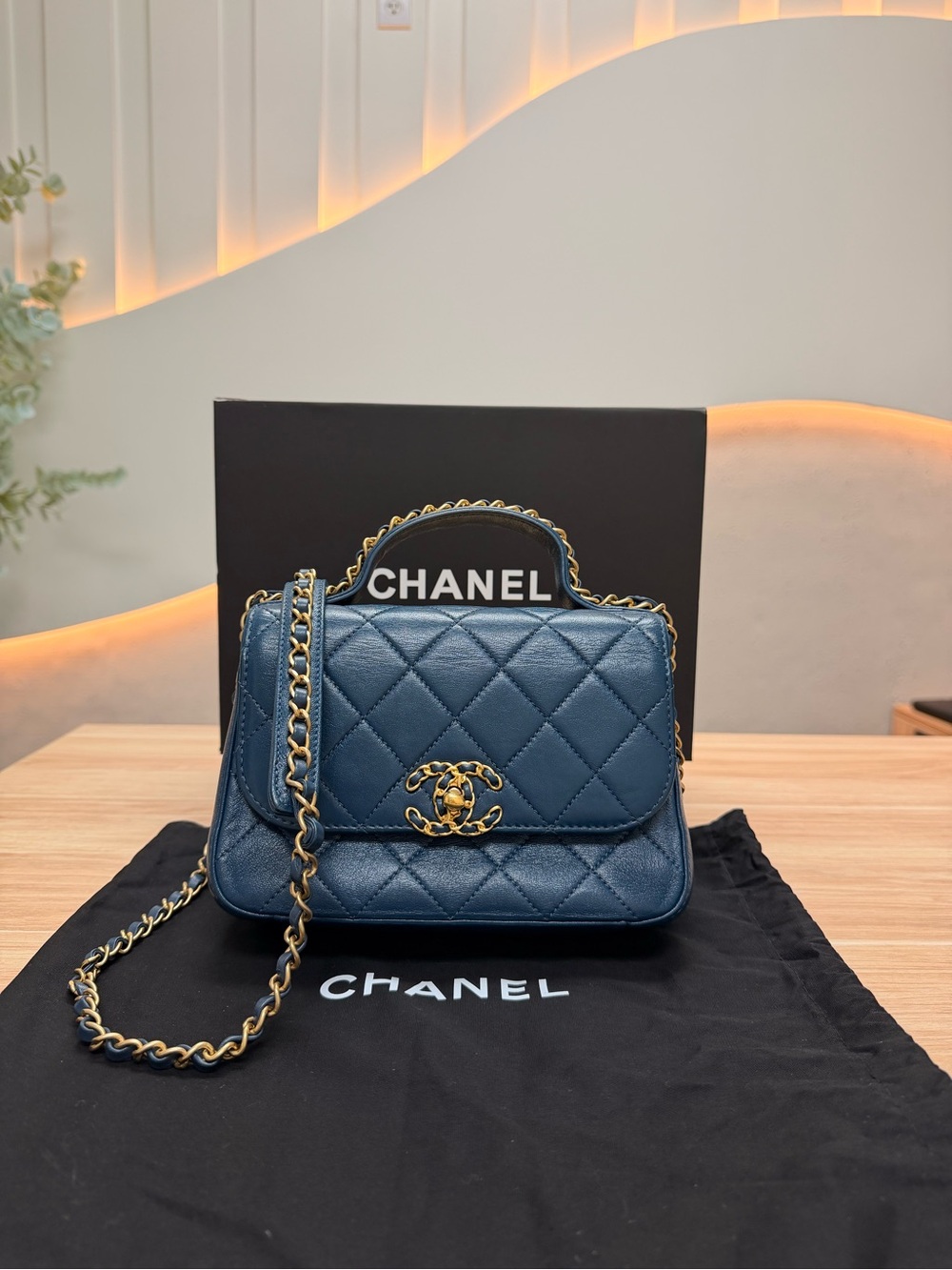 CHANEL Quilted Leather Shoulder Bag in Navy